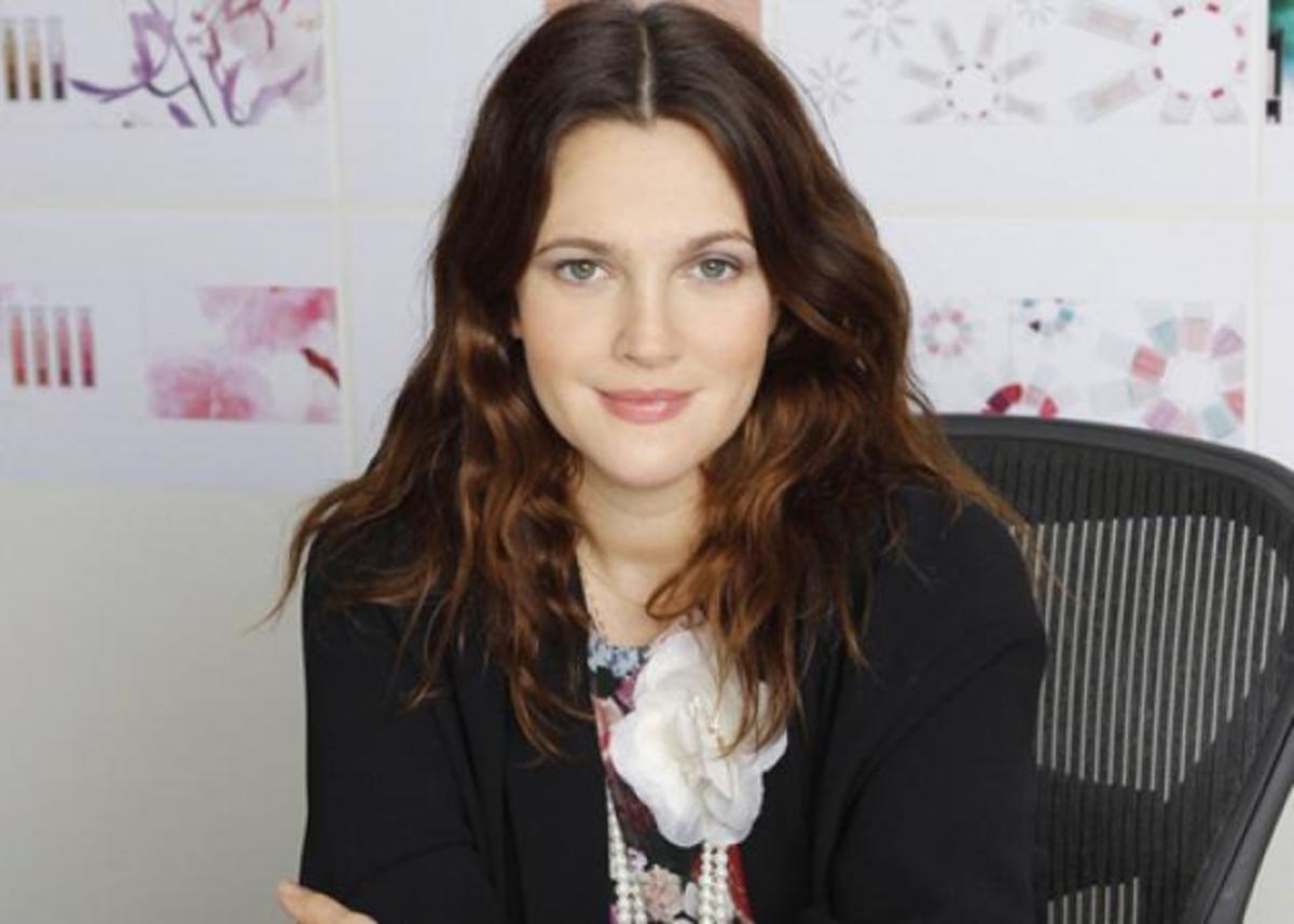Η Drew Barrymore για την νέα της σειρά μακιγιάζ: «Δεν μπορώ να κοιμηθώ τα βράδια!». Γιατί; | Newsit.gr Η Drew Barrymore για την νέα της σειρά μακιγιάζ: «Δεν μπορώ να κοιμηθώ τα βράδια!». Γιατί; | Newsit.gr