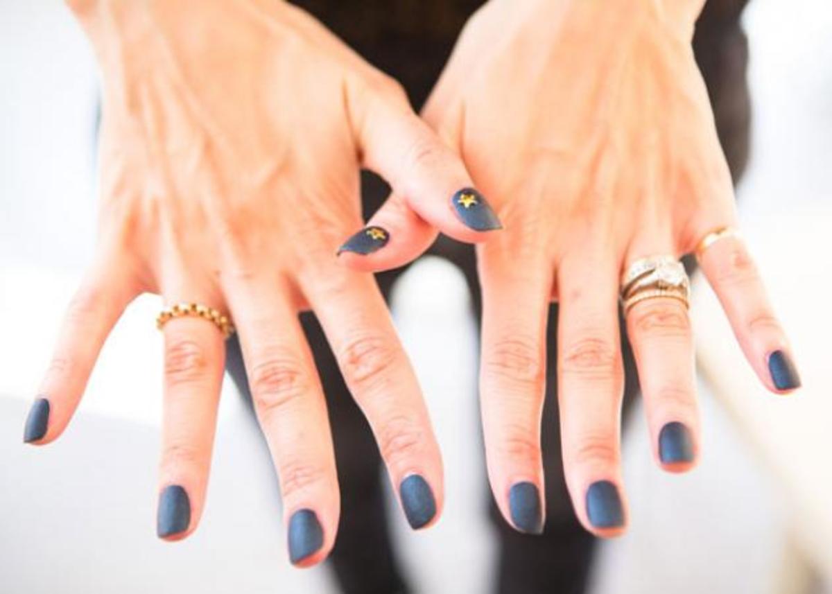 Denim manicure! Με άλλα λόγια νύχια που θυμίζουν το τζιν μας! | Newsit.gr Denim manicure! Με άλλα λόγια νύχια που θυμίζουν το τζιν μας! | Newsit.gr