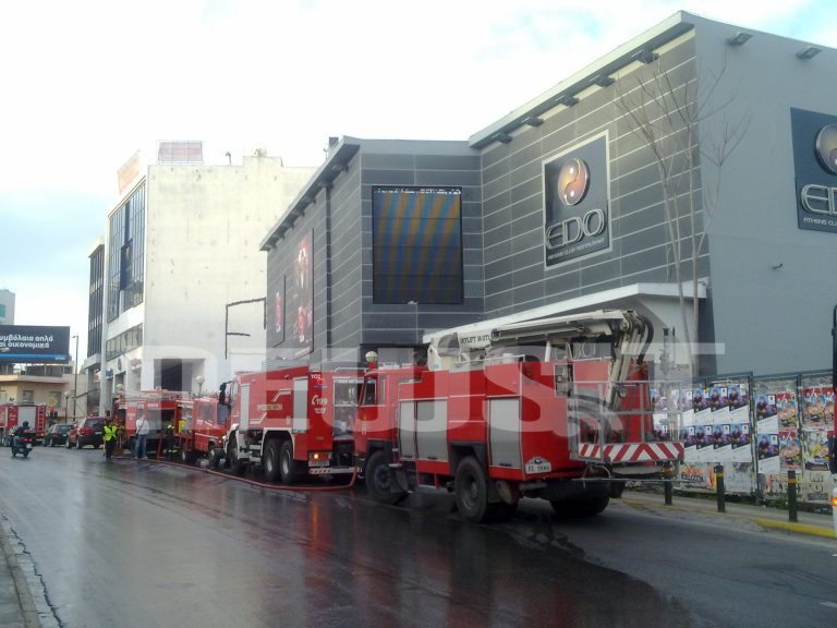 Εκαψαν το νυχτερινό κέντρο που τραγουδάει ο Σ.Ρουβάς | Newsit.gr Εκαψαν το νυχτερινό κέντρο που τραγουδάει ο Σ.Ρουβάς | Newsit.gr