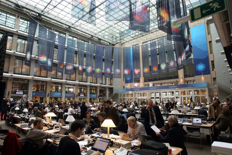 Ξένα ΜΜΕ: μόνο στα… λόγια η στήριξη στην Ελλάδα | Newsit.gr Ξένα ΜΜΕ: μόνο στα… λόγια η στήριξη στην Ελλάδα | Newsit.gr