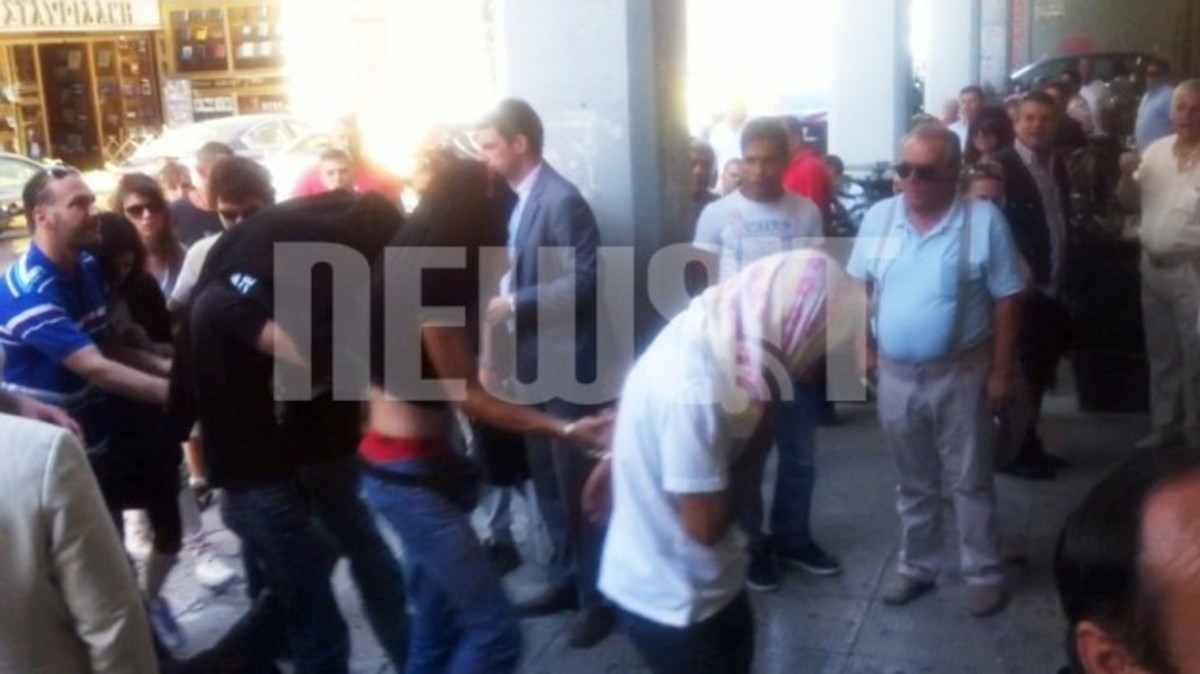 Ελεύθεροι με περιοριστικούς όρους οι δράστες που ξυλοκόπησαν μετανάστες στο Πέραμα | Newsit.gr Ελεύθεροι με περιοριστικούς όρους οι δράστες που ξυλοκόπησαν μετανάστες στο Πέραμα | Newsit.gr