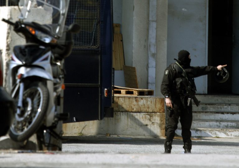 Έτσι συνέλαβαν τον ΕΚΑΜίτη που είχε στην κατοχή του σκληρό υλικό παιδικής πορνογραφίας | Newsit.gr Έτσι συνέλαβαν τον ΕΚΑΜίτη που είχε στην κατοχή του σκληρό υλικό παιδικής πορνογραφίας | Newsit.gr
