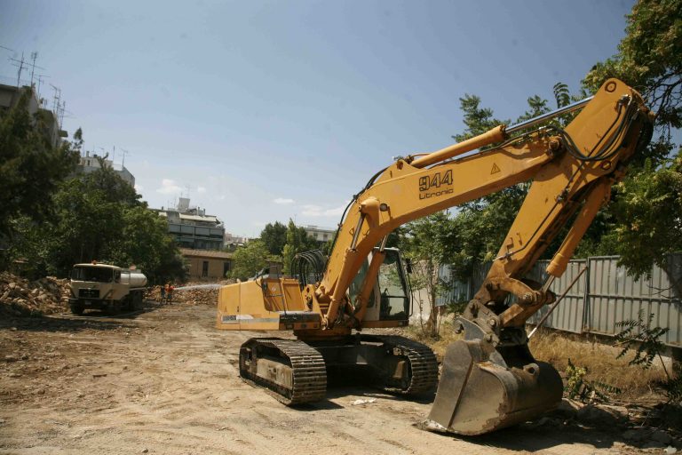 Άρπαξαν μέχρι και … εκσκαφέα! | Newsit.gr Άρπαξαν μέχρι και … εκσκαφέα! | Newsit.gr