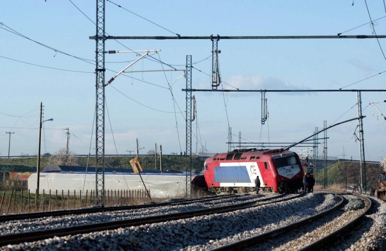 Θεσσαλονίκη: Εκτροχιάστηκε μηχανή αμαξοστοιχίας | Newsit.gr Θεσσαλονίκη: Εκτροχιάστηκε μηχανή αμαξοστοιχίας | Newsit.gr