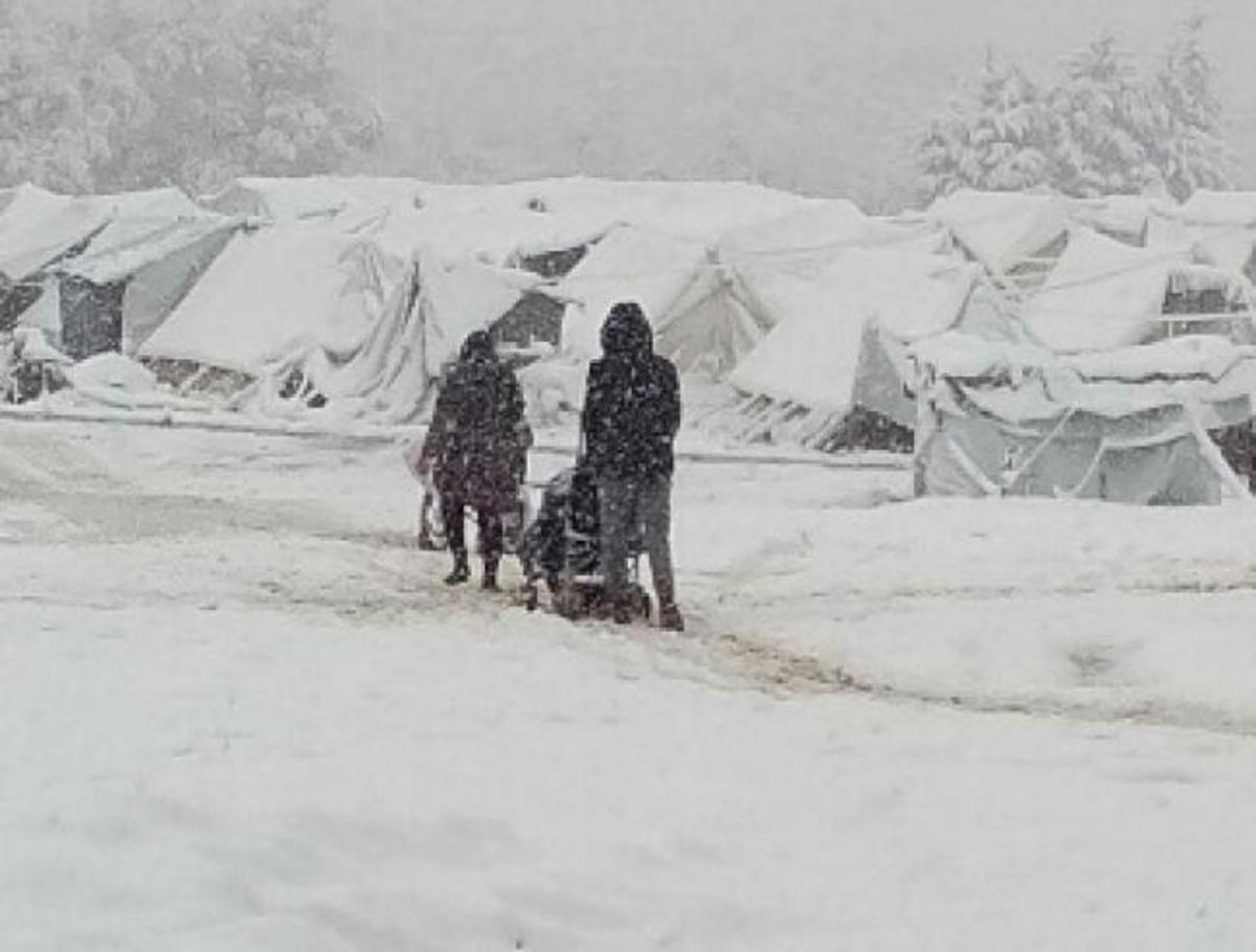 Συγκλονιστικές εικόνες! Από το χιονισμένο Όλυμπο μεταφέρουν αλλού τους πρόσφυγες | Newsit.gr Συγκλονιστικές εικόνες! Από το χιονισμένο Όλυμπο μεταφέρουν αλλού τους πρόσφυγες | Newsit.gr