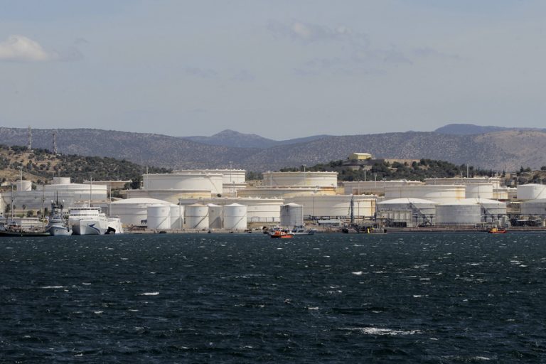 Τα ΕΛΠΕ «θερμαίνουν» τους πρόσφυγες | Newsit.gr Τα ΕΛΠΕ «θερμαίνουν» τους πρόσφυγες | Newsit.gr