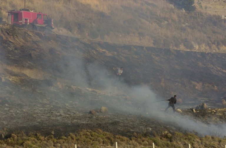 Χανιά: Πυροσβέστες έπιασαν εμπρηστή! | Newsit.gr Χανιά: Πυροσβέστες έπιασαν εμπρηστή! | Newsit.gr