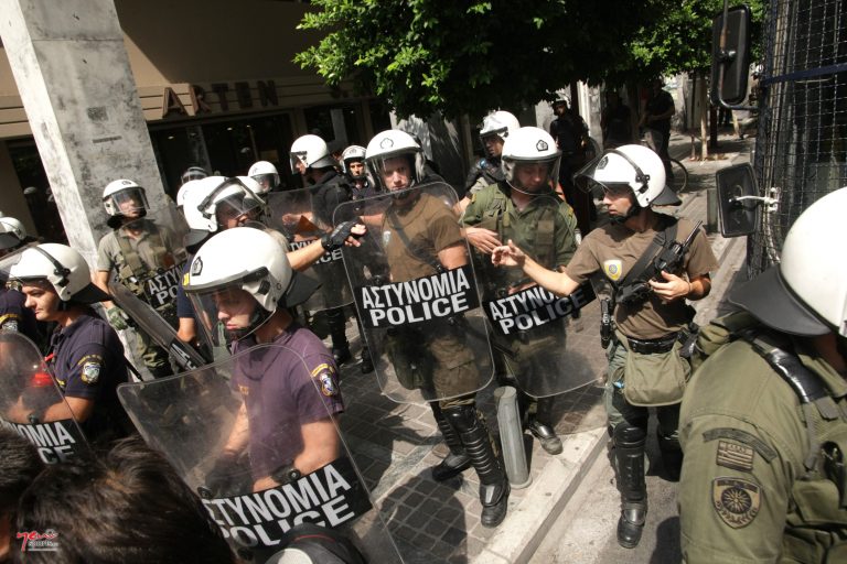 Επεισόδια μεταξύ οπαδών της ΑΕΚ και του Παναθηναϊκού | Newsit.gr Επεισόδια μεταξύ οπαδών της ΑΕΚ και του Παναθηναϊκού | Newsit.gr