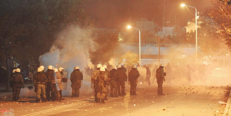 Οπαδοί του Ολυμπιακού μαχαίρωσαν αστυνομικό στην Πάτρα! | Newsit.gr Οπαδοί του Ολυμπιακού μαχαίρωσαν αστυνομικό στην Πάτρα! | Newsit.gr