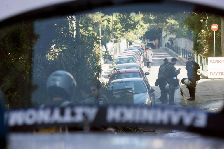 Τραυμάτισαν μοτοσικλετιστή μέρα μεσημέρι στην μέση του δρόμου και τον λήστεψαν | Newsit.gr Τραυμάτισαν μοτοσικλετιστή μέρα μεσημέρι στην μέση του δρόμου και τον λήστεψαν | Newsit.gr