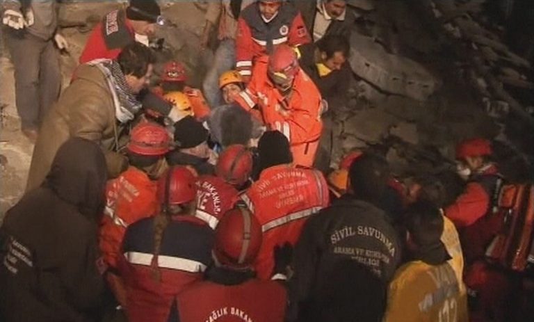 Στους 27 οι νεκροί από τον νέο σεισμό στην Τουρκία | Newsit.gr Στους 27 οι νεκροί από τον νέο σεισμό στην Τουρκία | Newsit.gr
