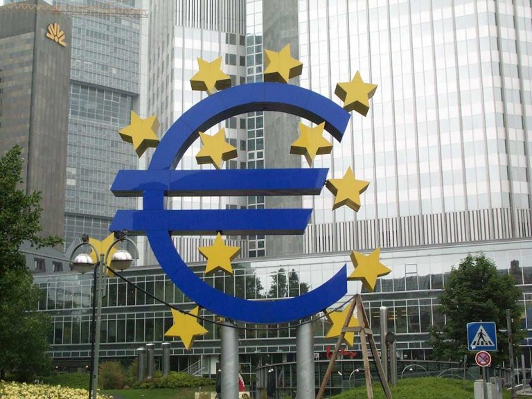 Δέκα κεράκια σβήνει το ευρώ στην πιο κρίσιμη φάση του | Newsit.gr Δέκα κεράκια σβήνει το ευρώ στην πιο κρίσιμη φάση του | Newsit.gr