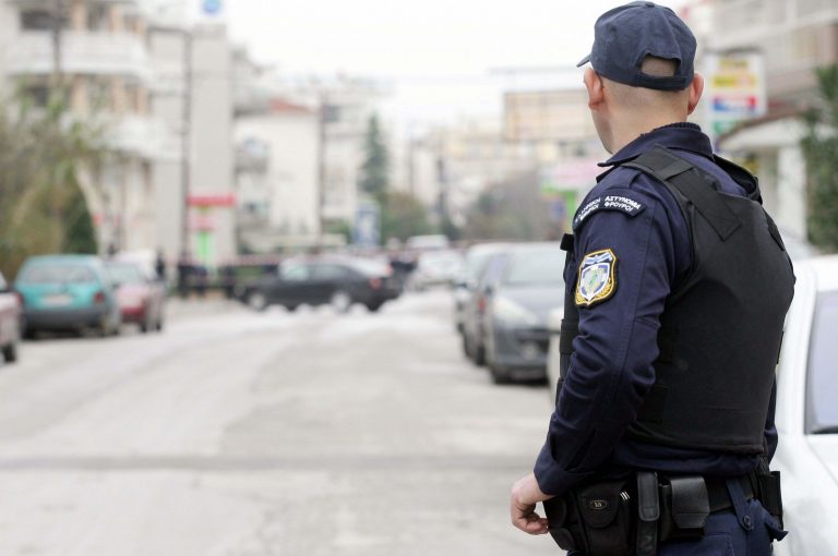 Τον λήστεψαν ενώ περίμενε στο φανάρι | Newsit.gr Τον λήστεψαν ενώ περίμενε στο φανάρι | Newsit.gr