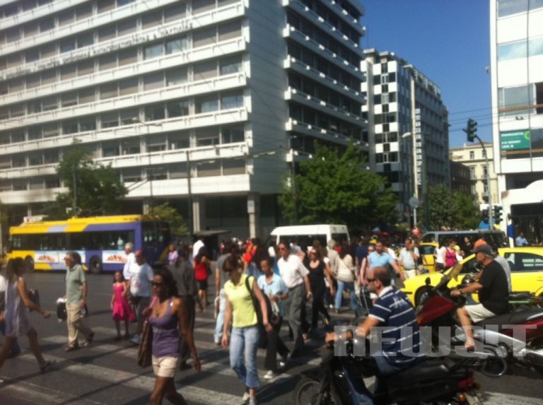 Φανάρια στο Σύνταγμα γιοκ: 5 μέρες μετά τα επεισόδια! | Newsit.gr Φανάρια στο Σύνταγμα γιοκ: 5 μέρες μετά τα επεισόδια! | Newsit.gr