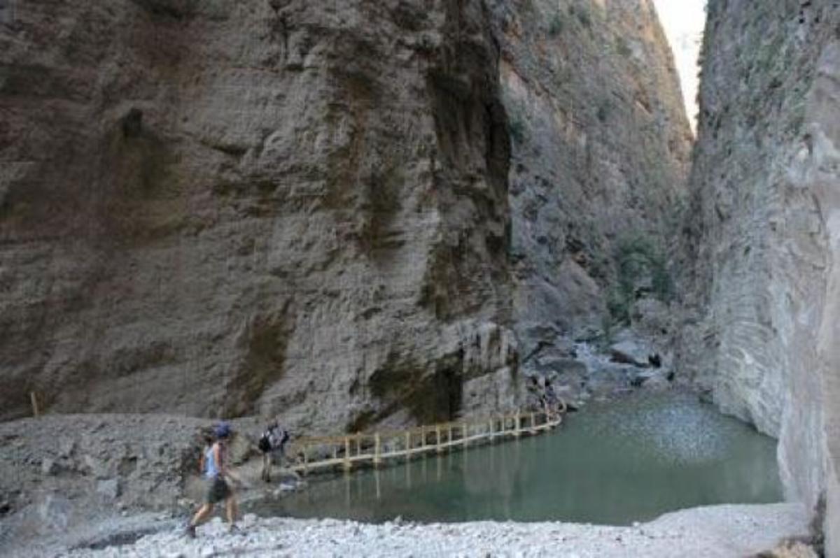 Κλειστό το φαράγγι της Σαμαριάς – Πέφτουν βράχοι απ’ τον αέρα – Τραυματίστηκε τουρίστας | Newsit.gr Κλειστό το φαράγγι της Σαμαριάς – Πέφτουν βράχοι απ’ τον αέρα – Τραυματίστηκε τουρίστας | Newsit.gr