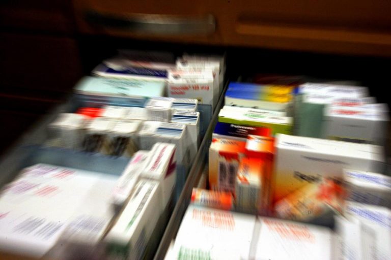 Θεσσαλονίκη: Καρκινοπαθείς δεν παίρνουν τα φάρμακά τους γιατί δεν μπορούν να τα αγοράσουν | Newsit.gr Θεσσαλονίκη: Καρκινοπαθείς δεν παίρνουν τα φάρμακά τους γιατί δεν μπορούν να τα αγοράσουν | Newsit.gr