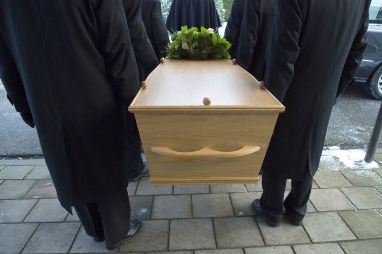 Γραφεία τελετών κλέβουν τους νεκρούς και ασελγούν στα σώματα τους | Newsit.gr Γραφεία τελετών κλέβουν τους νεκρούς και ασελγούν στα σώματα τους | Newsit.gr