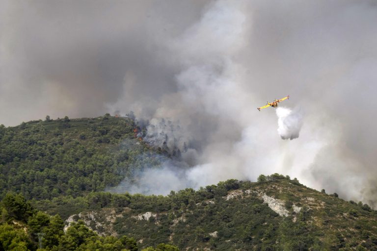 Σε πύρινο κλοιό Κύπρος, Ισπανία, Κροατία – Εκκενώνονται περιοχές και χωριά | Newsit.gr Σε πύρινο κλοιό Κύπρος, Ισπανία, Κροατία – Εκκενώνονται περιοχές και χωριά | Newsit.gr