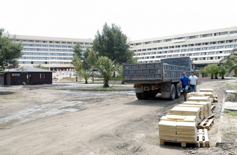 Ηράκλειο: Πήγαν με φορτηγό και »έγδυσαν» ξενοδοχείο της Αμμουδάρας! | Newsit.gr Ηράκλειο: Πήγαν με φορτηγό και »έγδυσαν» ξενοδοχείο της Αμμουδάρας! | Newsit.gr