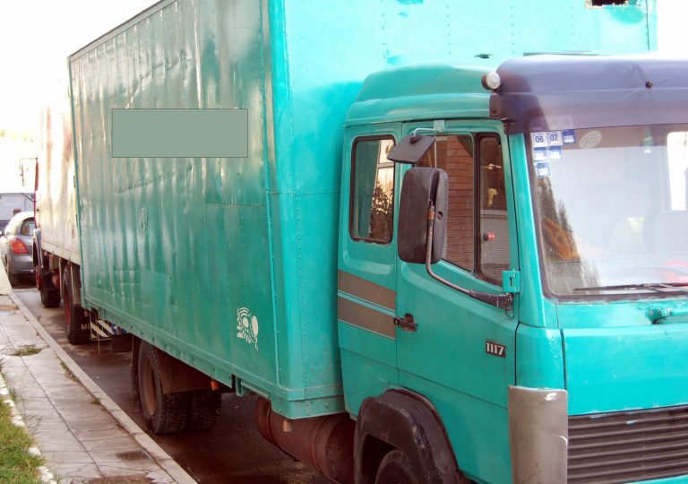 Τρίκαλα: Έκλεψαν 80 λίτρα πετρέλαιο από φορτηγό | Newsit.gr Τρίκαλα: Έκλεψαν 80 λίτρα πετρέλαιο από φορτηγό | Newsit.gr