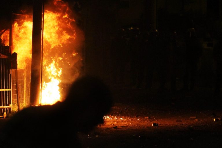 Έβαλαν φωτιά σε σύνδεσμο της ΑΕΚ – Δείτε το βίντεο | Newsit.gr Έβαλαν φωτιά σε σύνδεσμο της ΑΕΚ – Δείτε το βίντεο | Newsit.gr