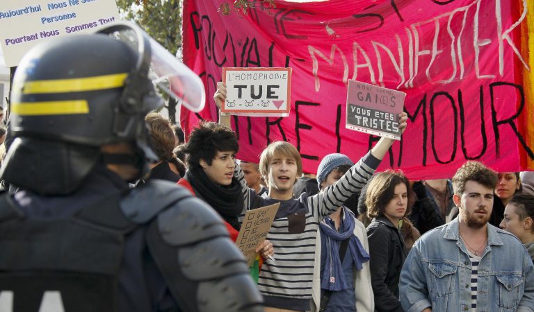 Γαλλία: Διαδηλώσεις για τους γάμους μεταξύ ομοφυλόφιλων | Newsit.gr Γαλλία: Διαδηλώσεις για τους γάμους μεταξύ ομοφυλόφιλων | Newsit.gr