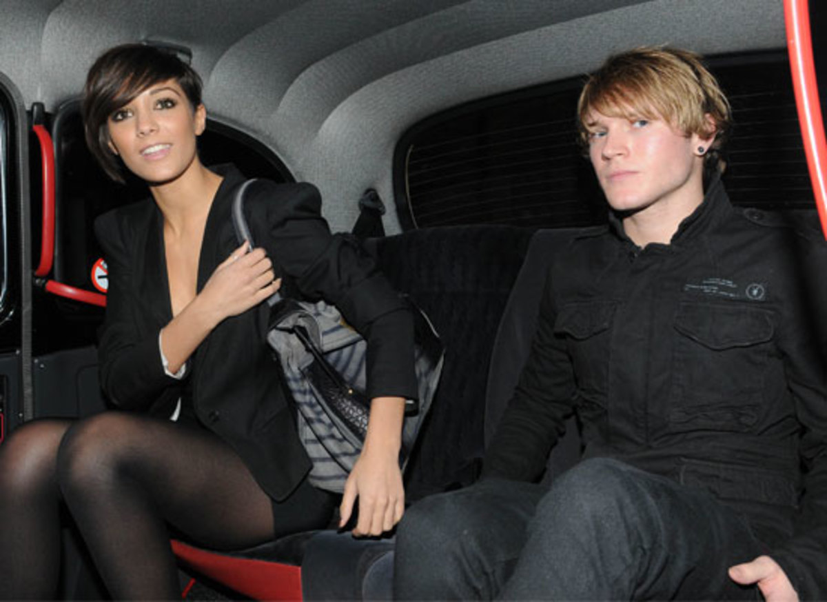 Παντρεύεται η Frankie Sandford; | Newsit.gr Παντρεύεται η Frankie Sandford; | Newsit.gr