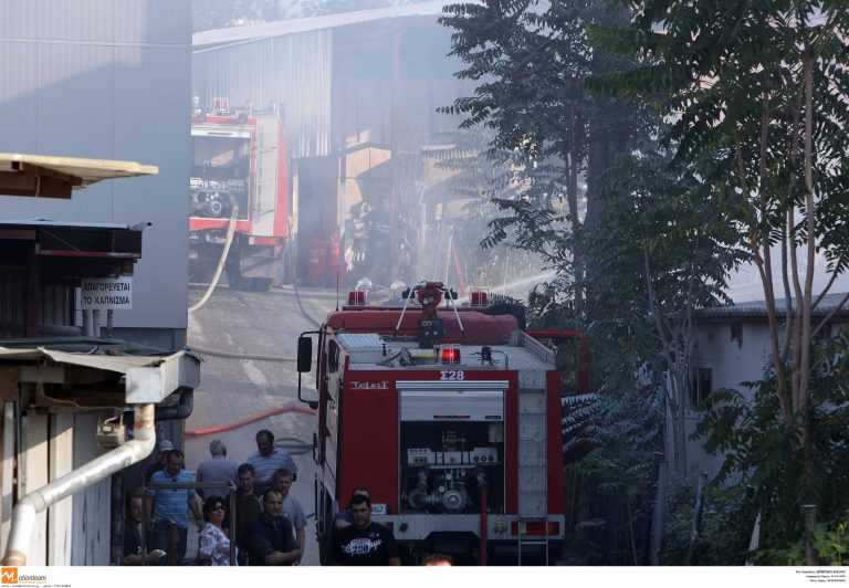 Θεσσαλονίκη: Στις φλόγες εργοστάσιο πλαστικών! | Newsit.gr Θεσσαλονίκη: Στις φλόγες εργοστάσιο πλαστικών! | Newsit.gr