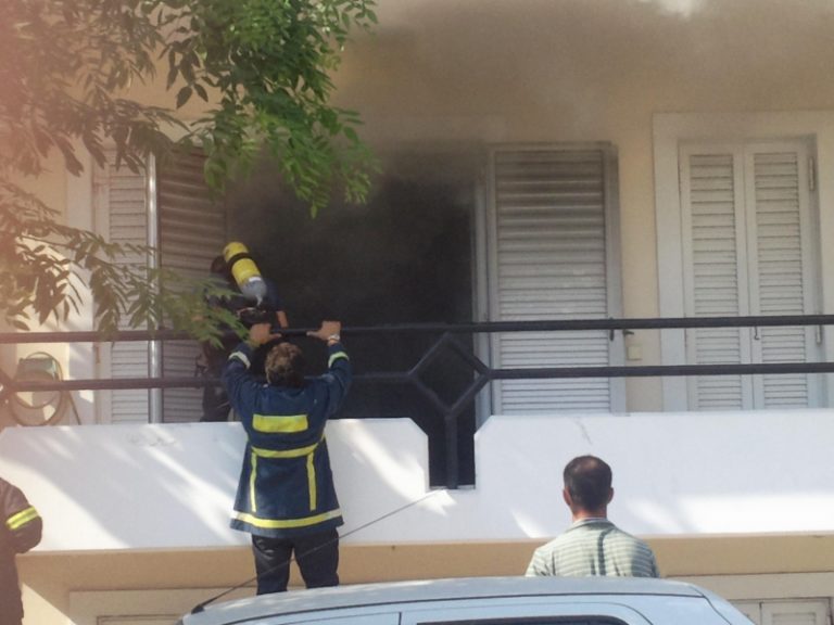 Αχαϊα: Θρίλερ σε φλεγόμενο διαμέρισμα – Δείτε το βίντεο! | Newsit.gr Αχαϊα: Θρίλερ σε φλεγόμενο διαμέρισμα – Δείτε το βίντεο! | Newsit.gr