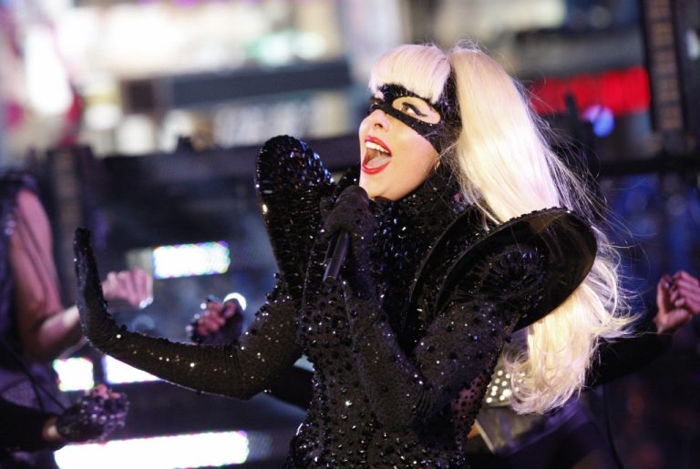 Η Lady Gaga έφερε τον νέο χρόνο στην… Νέα Υόρκη | Newsit.gr Η Lady Gaga έφερε τον νέο χρόνο στην… Νέα Υόρκη | Newsit.gr