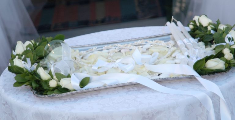 Άφραγκοι και … αστεφάνωτοι οι Έλληνες – Η κρίση τρώει το γάμο | Newsit.gr Άφραγκοι και … αστεφάνωτοι οι Έλληνες – Η κρίση τρώει το γάμο | Newsit.gr