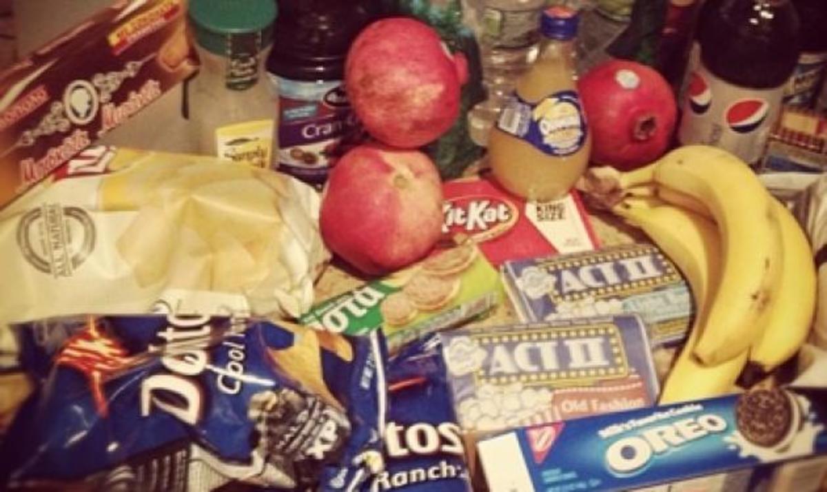Ποιος διάσημος Έλληνας προμηθεύτηκε αυτά τα τρόφιμα, περιμένοντας τον τυφώνα Sandy; | Newsit.gr Ποιος διάσημος Έλληνας προμηθεύτηκε αυτά τα τρόφιμα, περιμένοντας τον τυφώνα Sandy; | Newsit.gr