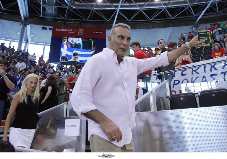 Η ΟΥΕΦΑ τιμά τον Νίκο Γκάλη! | Newsit.gr Η ΟΥΕΦΑ τιμά τον Νίκο Γκάλη! | Newsit.gr