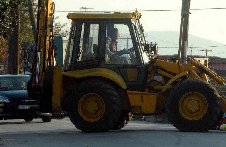 Δολιοφθορά σε γκρέιντερ της Αντιπεριφέρειας Χανίων! | Newsit.gr Δολιοφθορά σε γκρέιντερ της Αντιπεριφέρειας Χανίων! | Newsit.gr