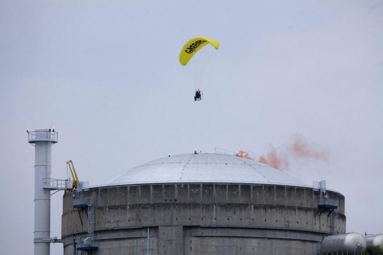 Greenpeace: «Κίνδυνος επίθεσης με αεροπλάνα στα πυρηνικά εργοστάσιο» | Newsit.gr Greenpeace: «Κίνδυνος επίθεσης με αεροπλάνα στα πυρηνικά εργοστάσιο» | Newsit.gr