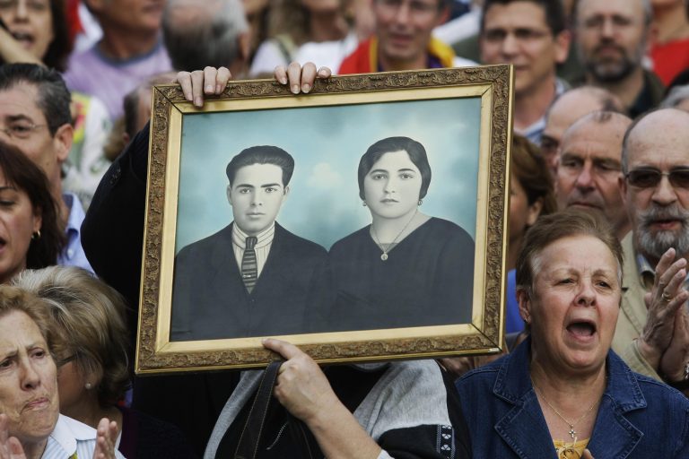 Διαδηλώσεις για τον δικαστή – διώκτη των πραξικοπηματιών | Newsit.gr Διαδηλώσεις για τον δικαστή – διώκτη των πραξικοπηματιών | Newsit.gr