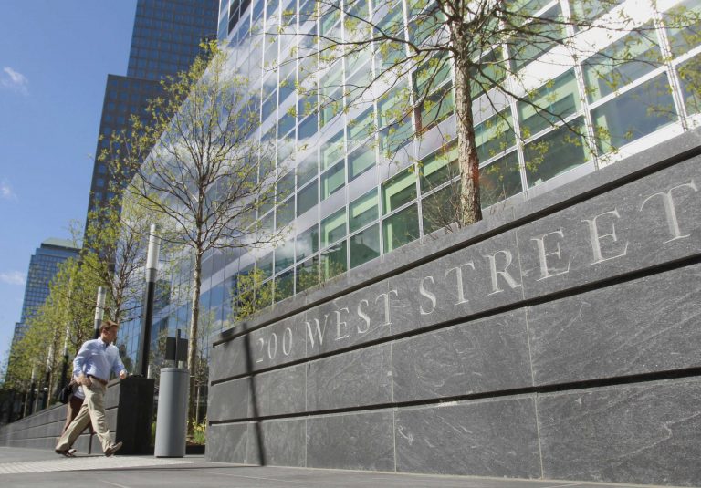 Δίνουν… άφεση αμαρτιών στη Goldman Sachs! | Newsit.gr Δίνουν… άφεση αμαρτιών στη Goldman Sachs! | Newsit.gr