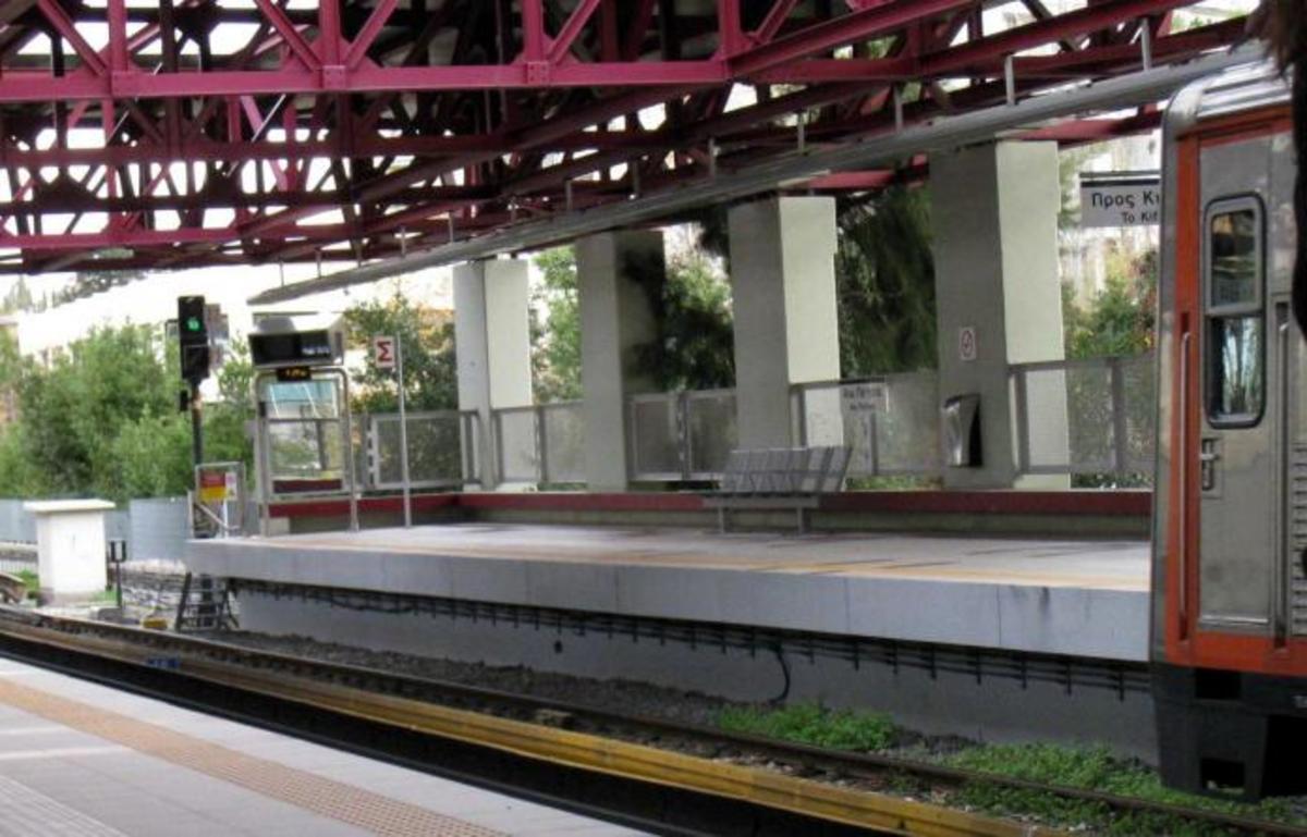 Πέθανε μέσα στο τρένο του Ηλεκτρικού | Newsit.gr Πέθανε μέσα στο τρένο του Ηλεκτρικού | Newsit.gr