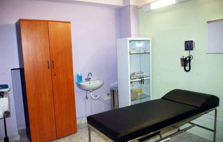 Εισέβαλαν σε ιατρείο παιδιάτρου στη Γλυφάδα! | Newsit.gr Εισέβαλαν σε ιατρείο παιδιάτρου στη Γλυφάδα! | Newsit.gr