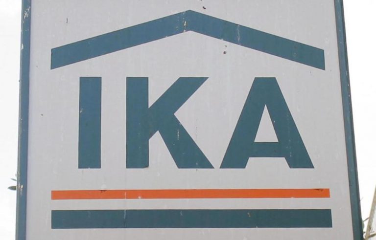 Βόλος: Βουτιά θανάτου από την ταράτσα του ΙΚΑ! | Newsit.gr Βόλος: Βουτιά θανάτου από την ταράτσα του ΙΚΑ! | Newsit.gr