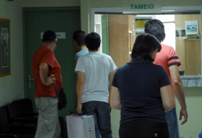 Θεσσαλονίκη: Ταλαιπωρία στο ΙΚΑ από φάρσα για βόμβα | Newsit.gr Θεσσαλονίκη: Ταλαιπωρία στο ΙΚΑ από φάρσα για βόμβα | Newsit.gr
