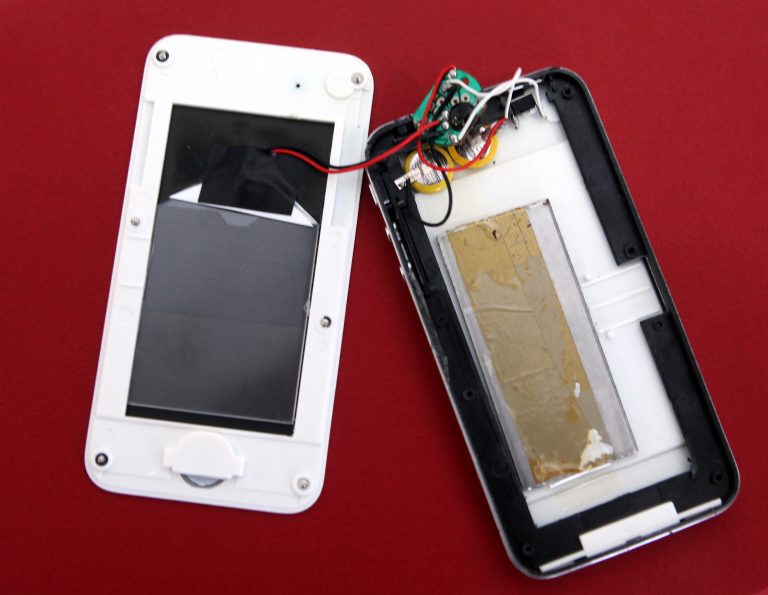 Προσοχή στα… iPhone των φαναριών! | Newsit.gr Προσοχή στα… iPhone των φαναριών! | Newsit.gr