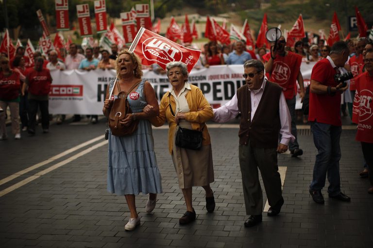Οι Ισπανοί δεν εμπιστεύονται τον Ραχόι | Newsit.gr Οι Ισπανοί δεν εμπιστεύονται τον Ραχόι | Newsit.gr