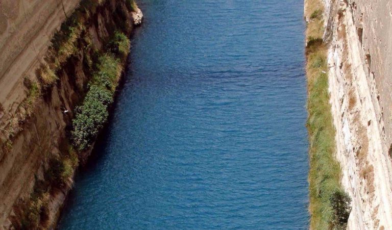 Στα 30 της χρόνια έκανε βουτιά θανάτου στον Ισθμό | Newsit.gr Στα 30 της χρόνια έκανε βουτιά θανάτου στον Ισθμό | Newsit.gr