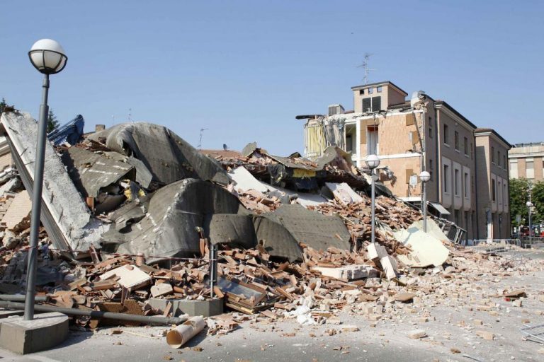 Επιχειρήσεις βάζουν τους εργαζόμενους να υπογράψουν έγγραφα που αναλαμβάνουν την ευθύνη σε περίπτωση σεισμού! | Newsit.gr Επιχειρήσεις βάζουν τους εργαζόμενους να υπογράψουν έγγραφα που αναλαμβάνουν την ευθύνη σε περίπτωση σεισμού! | Newsit.gr