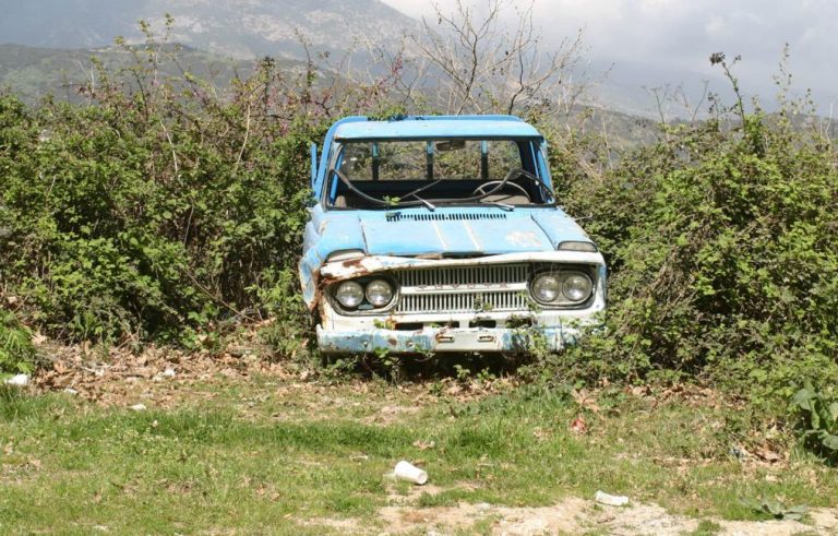 Βόλος: Μαζεύουν τα εγκαταλειμμένα αυτοκίνητα | Newsit.gr Βόλος: Μαζεύουν τα εγκαταλειμμένα αυτοκίνητα | Newsit.gr