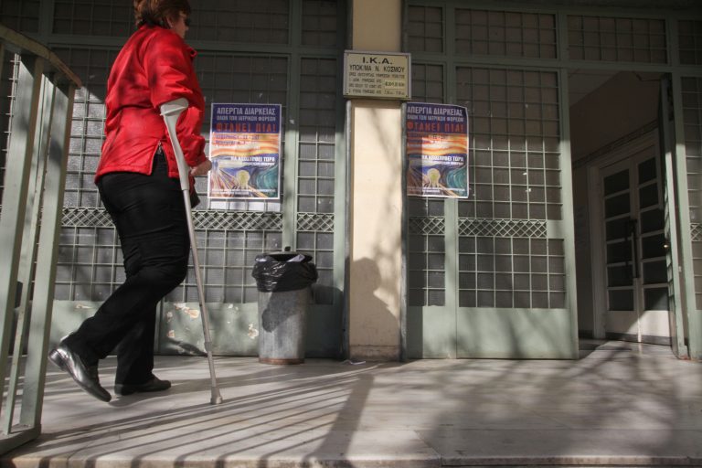 Έχει εισόδημα 250.000 ευρώ – Παίρνει και το ΕΚΑΣ! | Newsit.gr Έχει εισόδημα 250.000 ευρώ – Παίρνει και το ΕΚΑΣ! | Newsit.gr