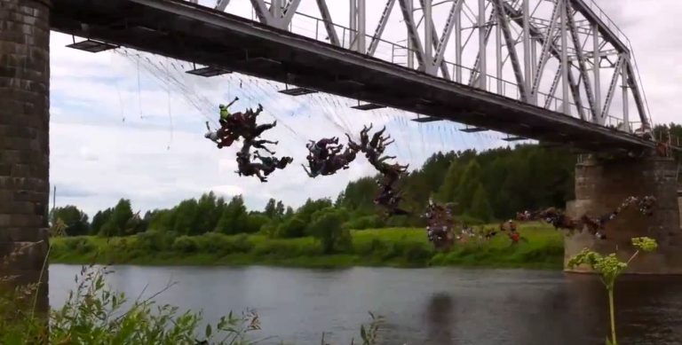 Είναι τρελοί αυτοί οι Ρώσοι! Bungee jumping για… 135! (VIDEO) | Newsit.gr Είναι τρελοί αυτοί οι Ρώσοι! Bungee jumping για… 135! (VIDEO) | Newsit.gr