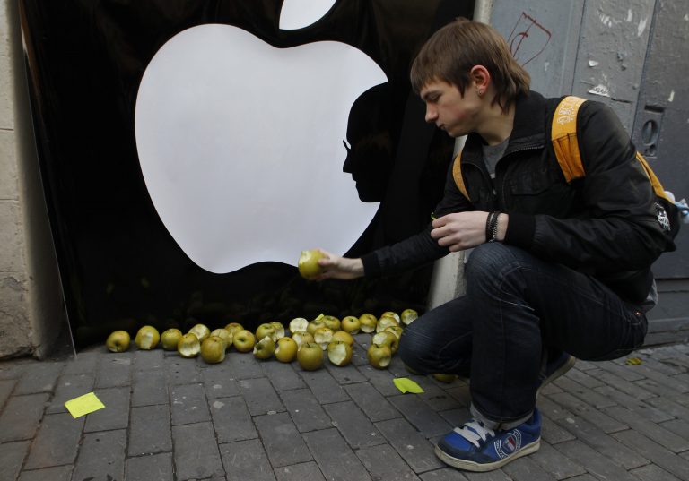 iRemeber: Τελετή στο Στανφορτ για τον Steve Jobs | Newsit.gr iRemeber: Τελετή στο Στανφορτ για τον Steve Jobs | Newsit.gr