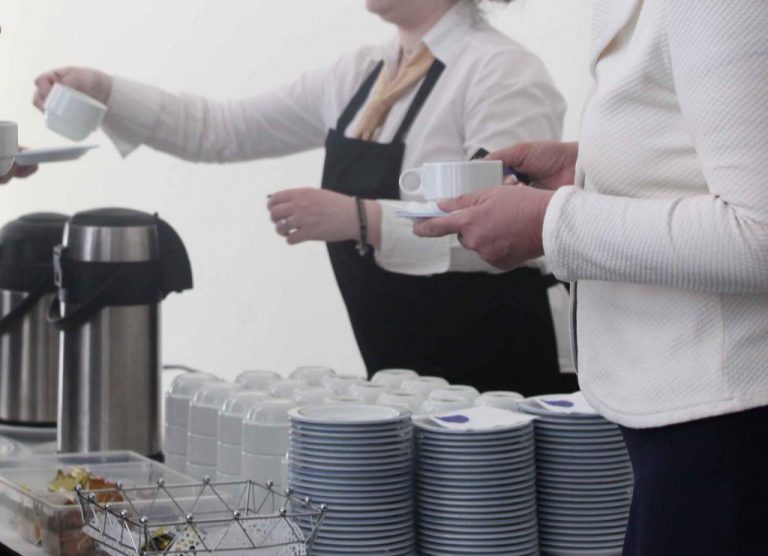Πληρώσαμε 2.500 ευρώ για τη γιορτή κυριών και δεσποινίδων Κουντούρας | Newsit.gr Πληρώσαμε 2.500 ευρώ για τη γιορτή κυριών και δεσποινίδων Κουντούρας | Newsit.gr